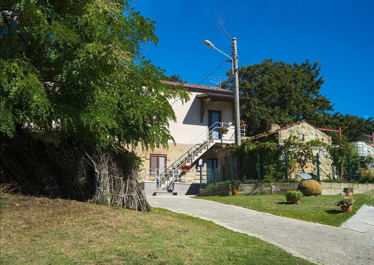 Le Pitture Casa Di Campagna Filiano Exterior photo